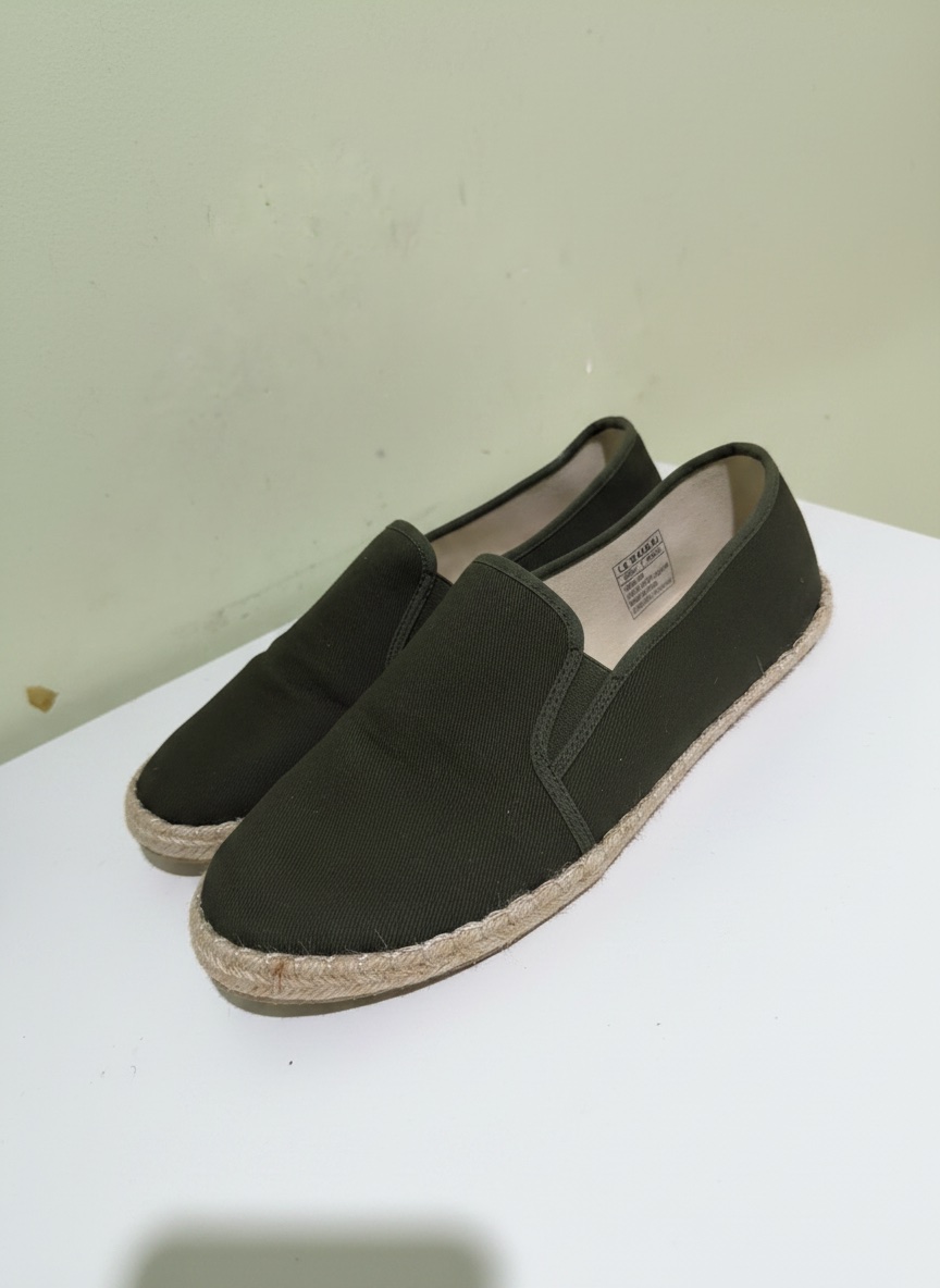 Espadrilles LC Waikiki kaki – pointure 45, en très bon état