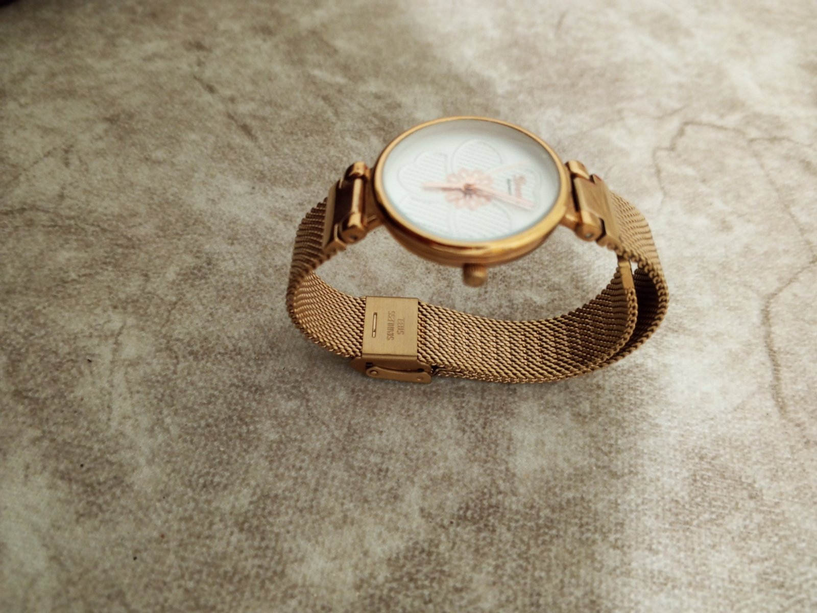 Montre de la marque hannah martin 