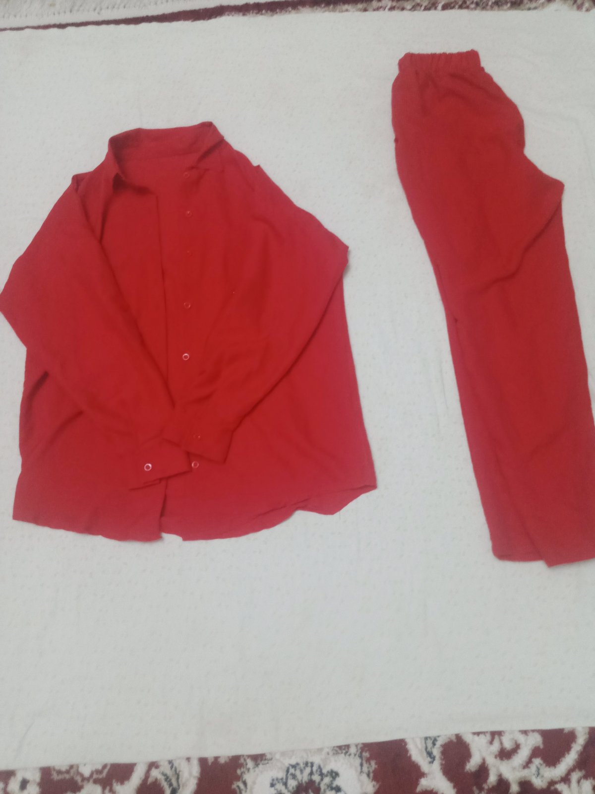 Ensemble rouge vif