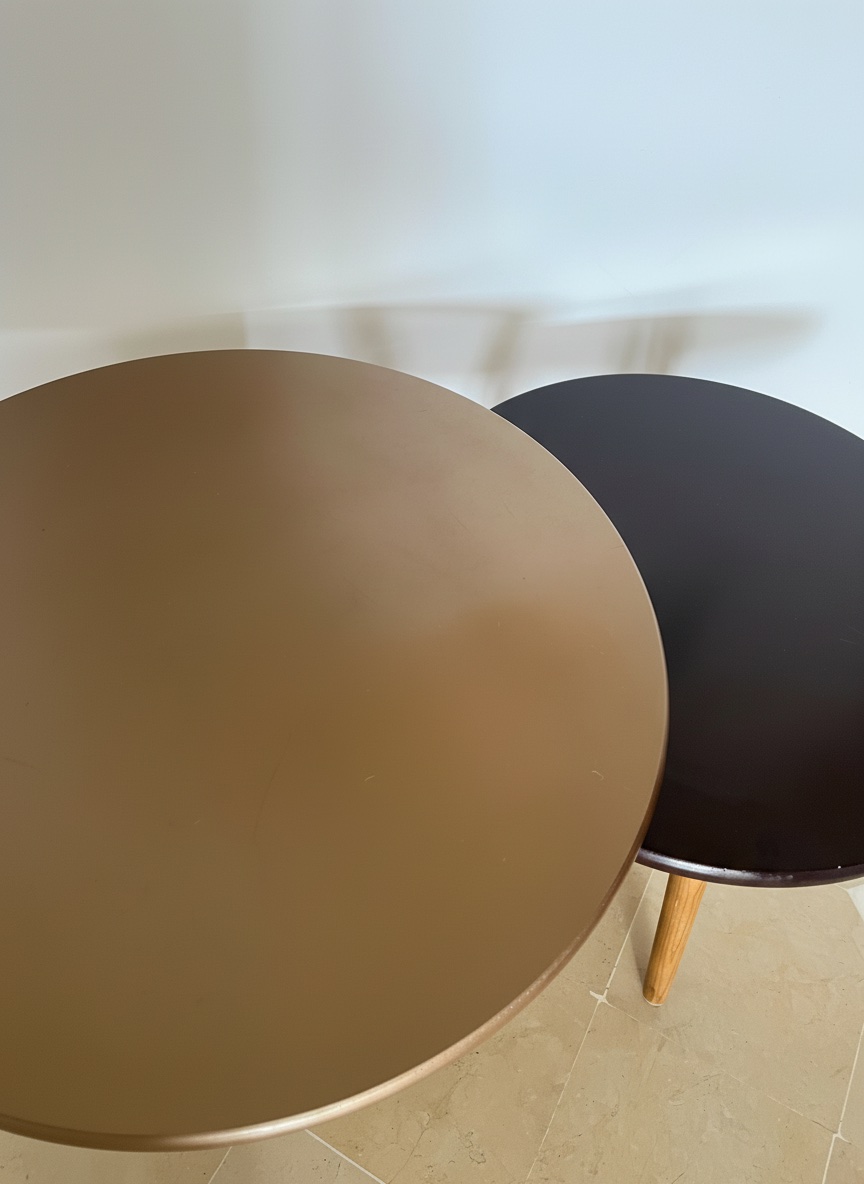 Deux tables scandinaves gigognes 