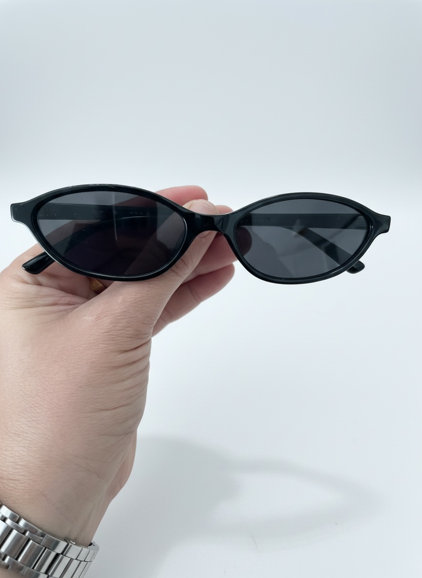 Lunette noire effet celine tres tendance 