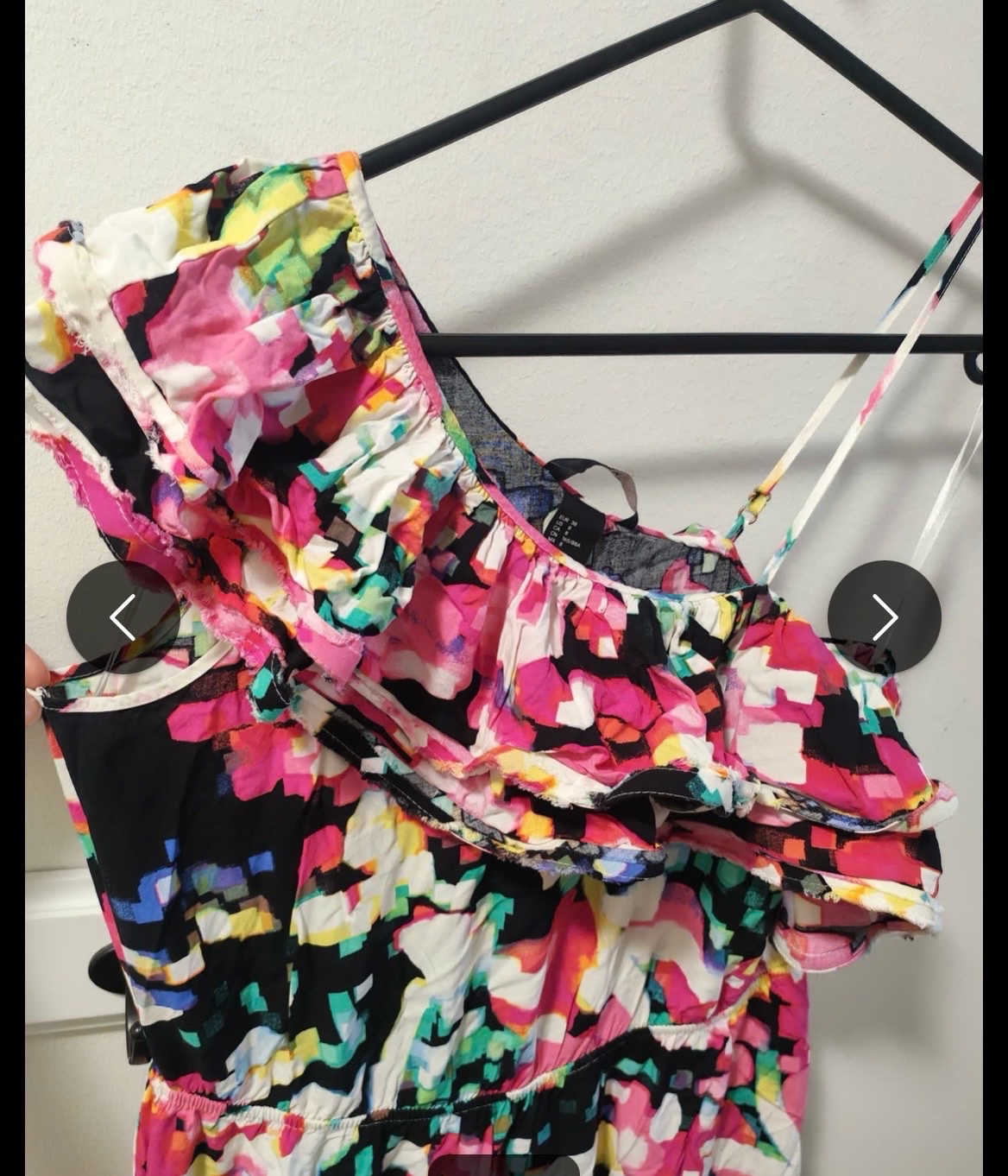 Robe asymetrique coloree 