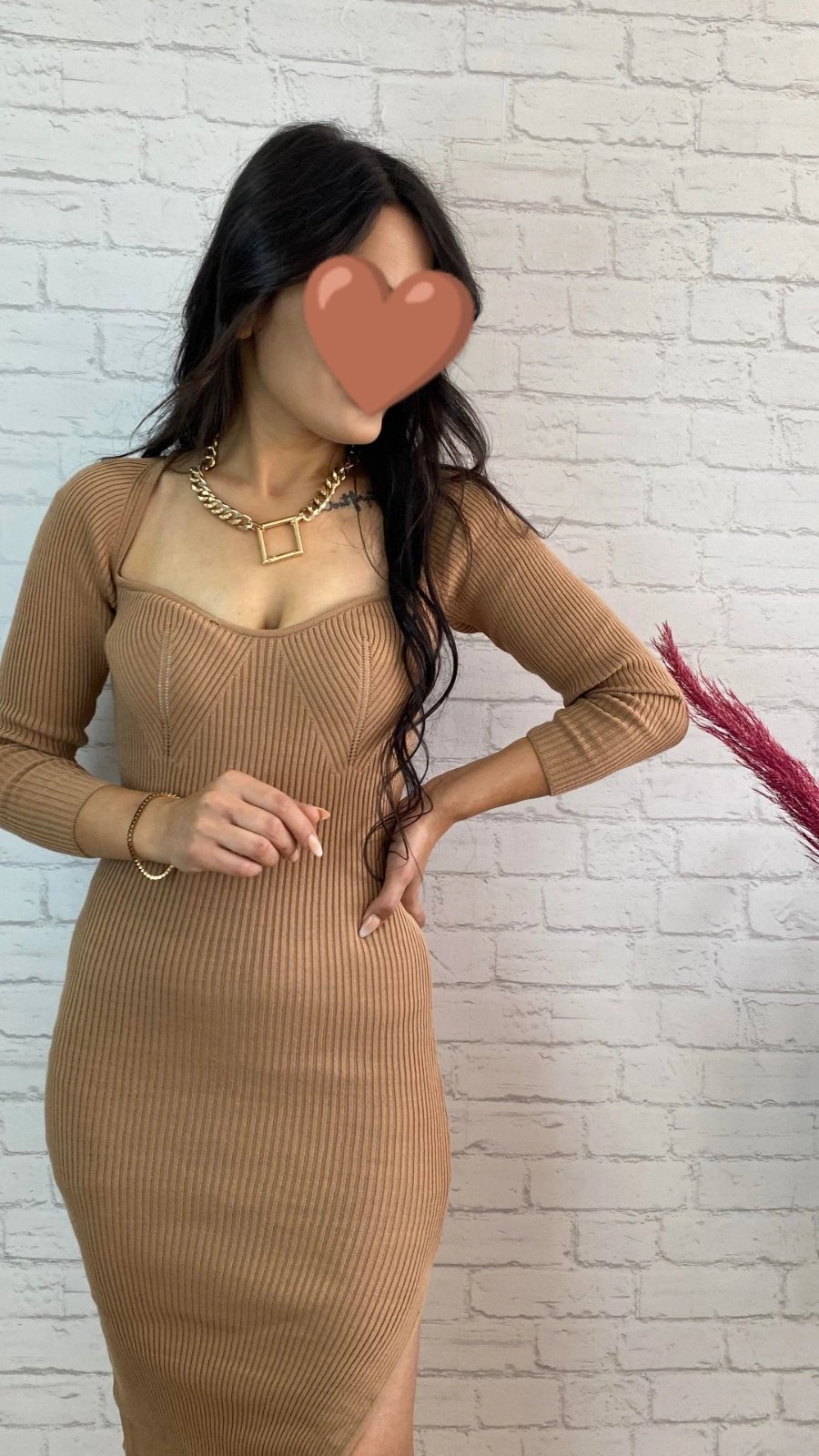 Robe ajusté en maille côtelée avec un coupe évasée longue 