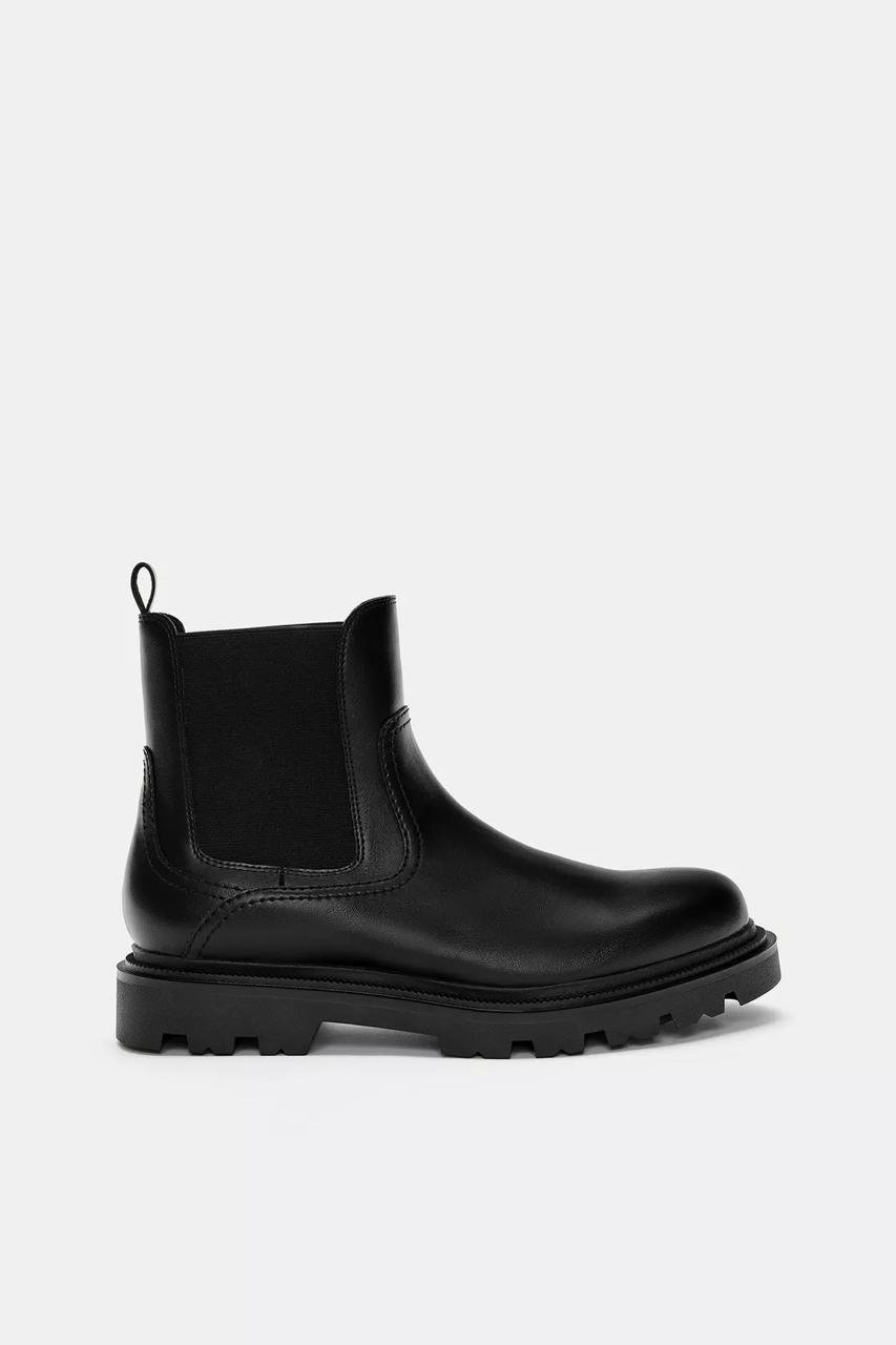 Boots pull and bear
