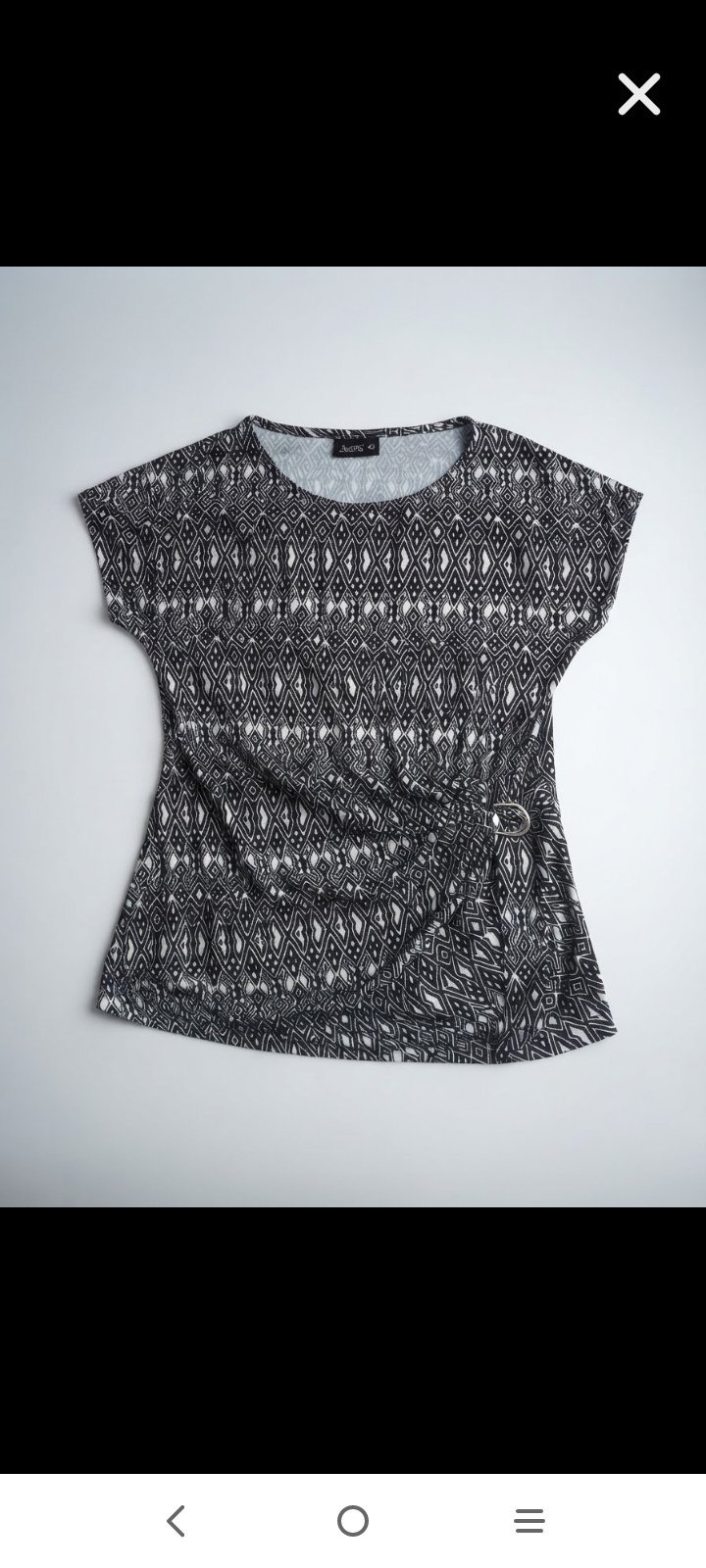 Pull fluide drapé à motifs géométriques noir et blanc 