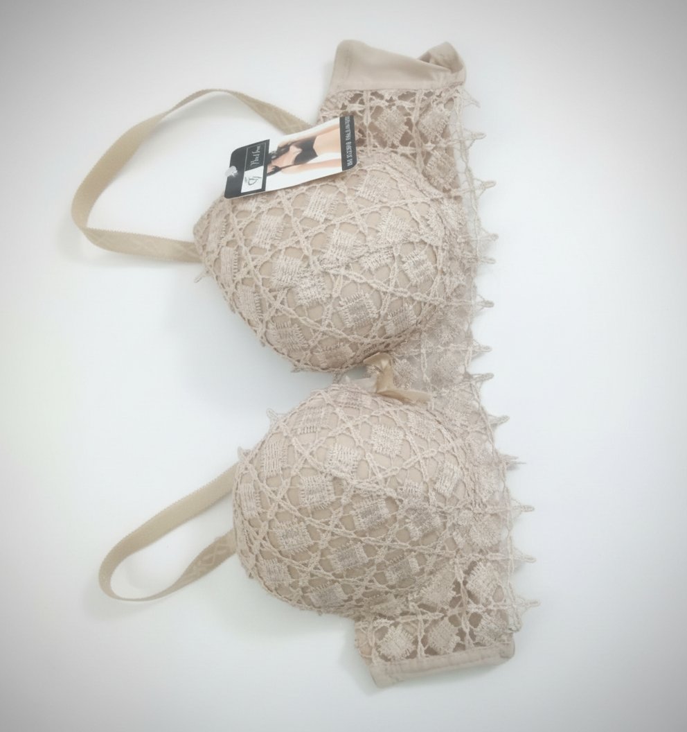 Soutien à gorge en dentelle beige taille 44/100C
