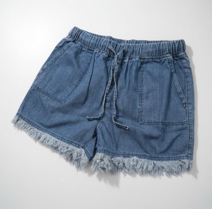 Short en jean décontracté à taille élastique et ourlet effiloché, de la couleur bleue et taille L