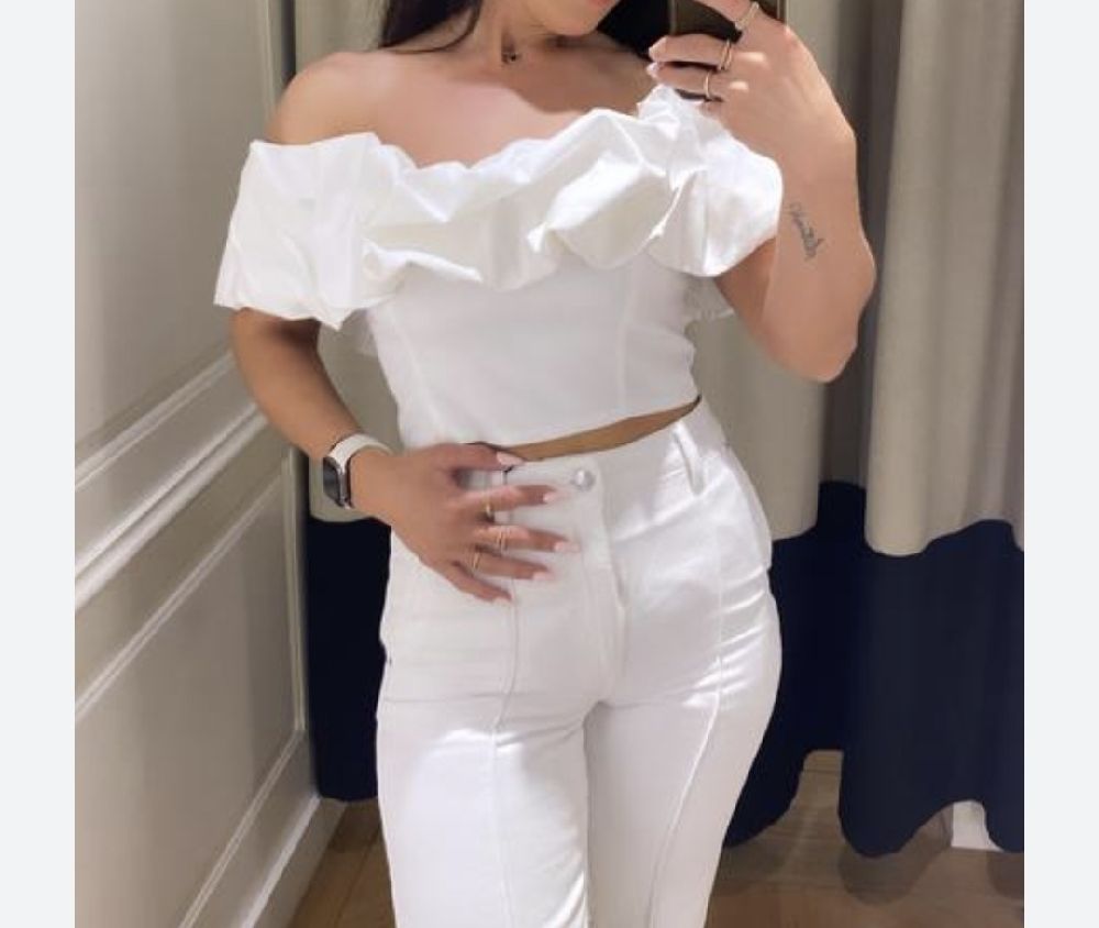 Crop top très chic épaules dénudées 