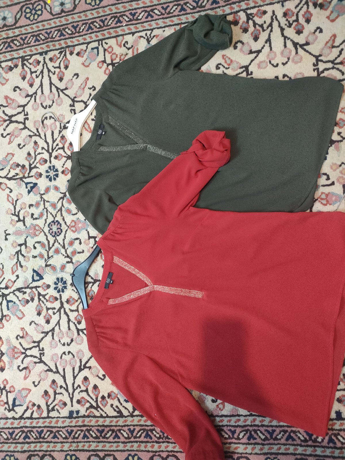 Un lot de deux chemises taille 40 de la marque RIU