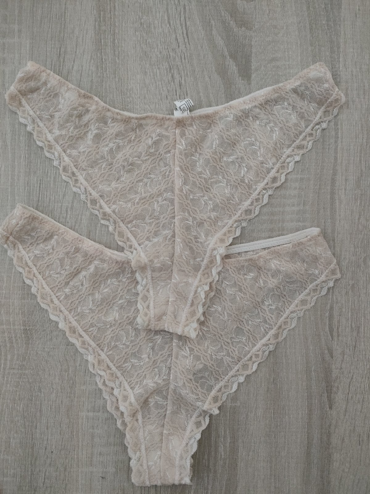 Un lot de deux slips taille 38