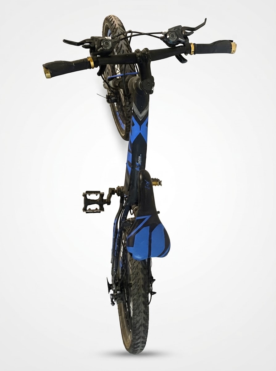 Vélo noir et blanc pour enfant