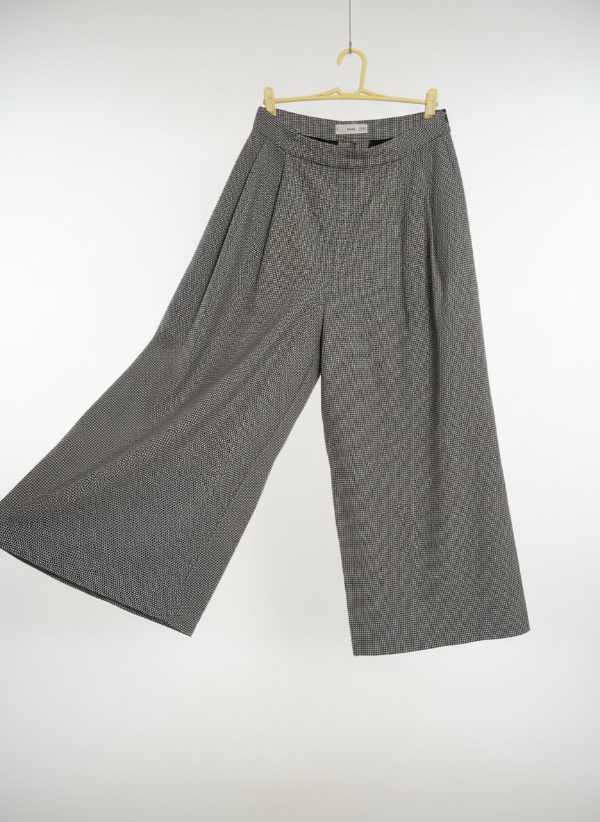 Pantalon large Mango pour femme arborant un motif classique en carreaux noir et blanc ylabes 38-40.