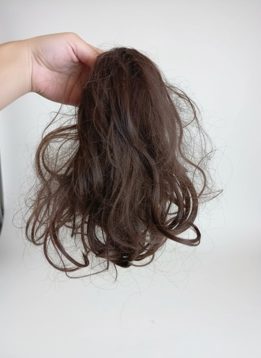 Queue de cheval à attache – Cheveux naturels châtain ✨️Obtenez une queue de cheval volumineuse et raffinée en quelques minutes grâce à cette extension en 100 % cheveux naturels.