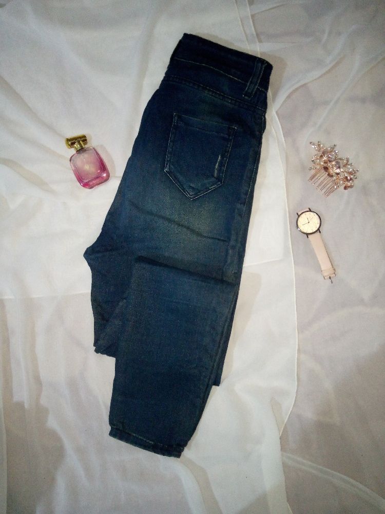 pontalon jeans foncé élastiqué