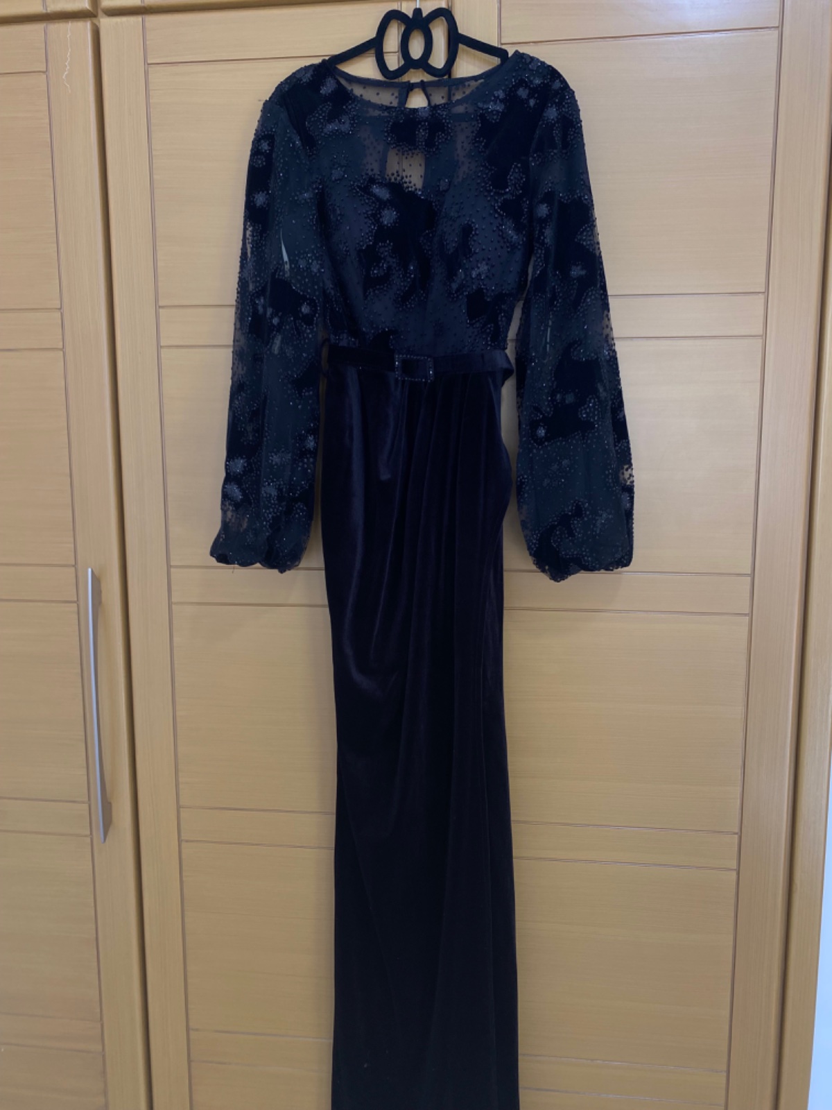 Robe soiree noir tissu dain avec ceinture et fente Taille 38/40