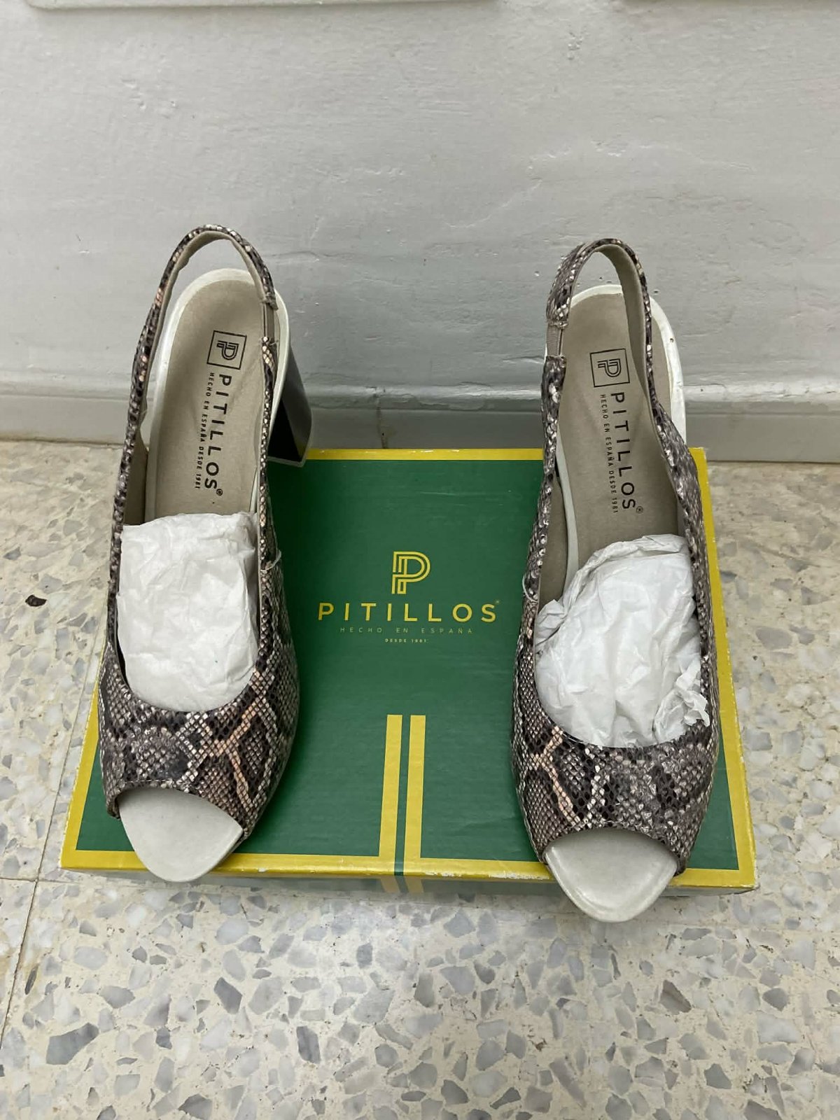 Sandales talon croco de la marque pitillos