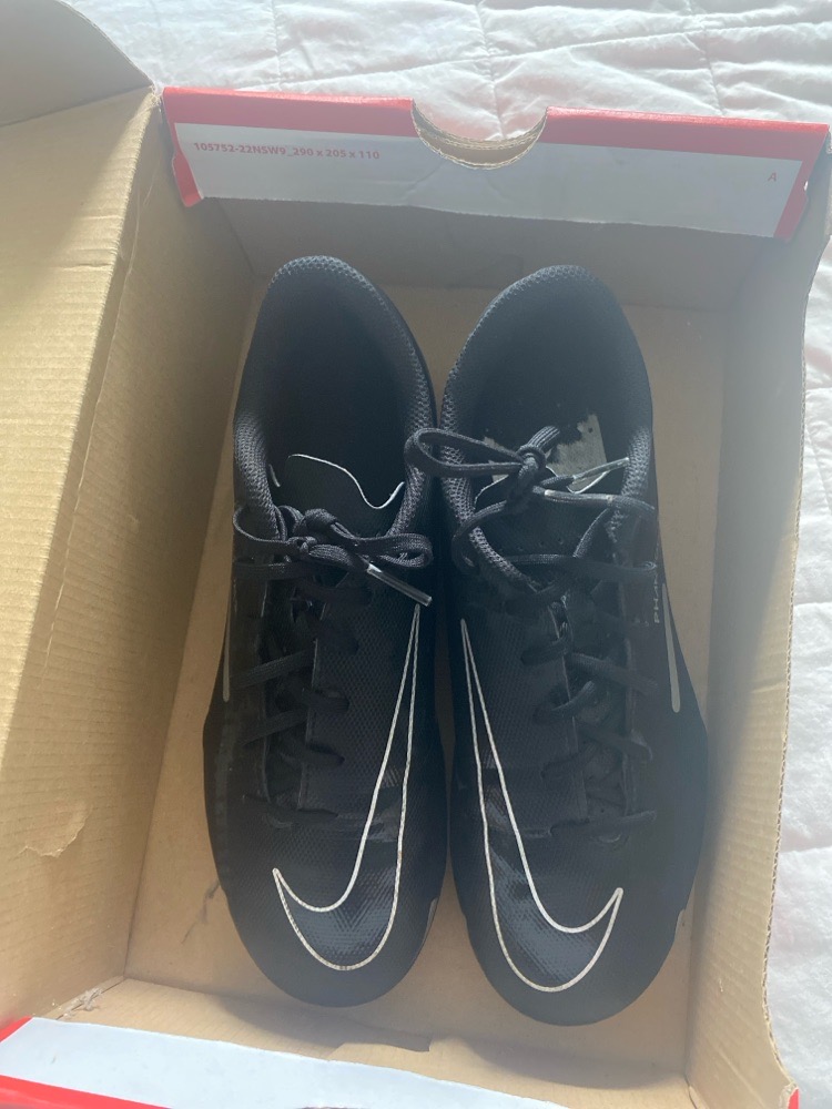 Spadri de foot tres bon etat porté deux fois marque nike 