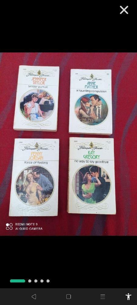 Lot de 4 livres en anglais Harlequin 