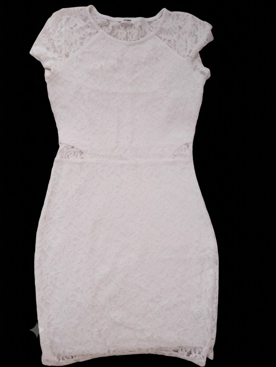 Robe courte blanche en dentelle 🤍☁️🦢