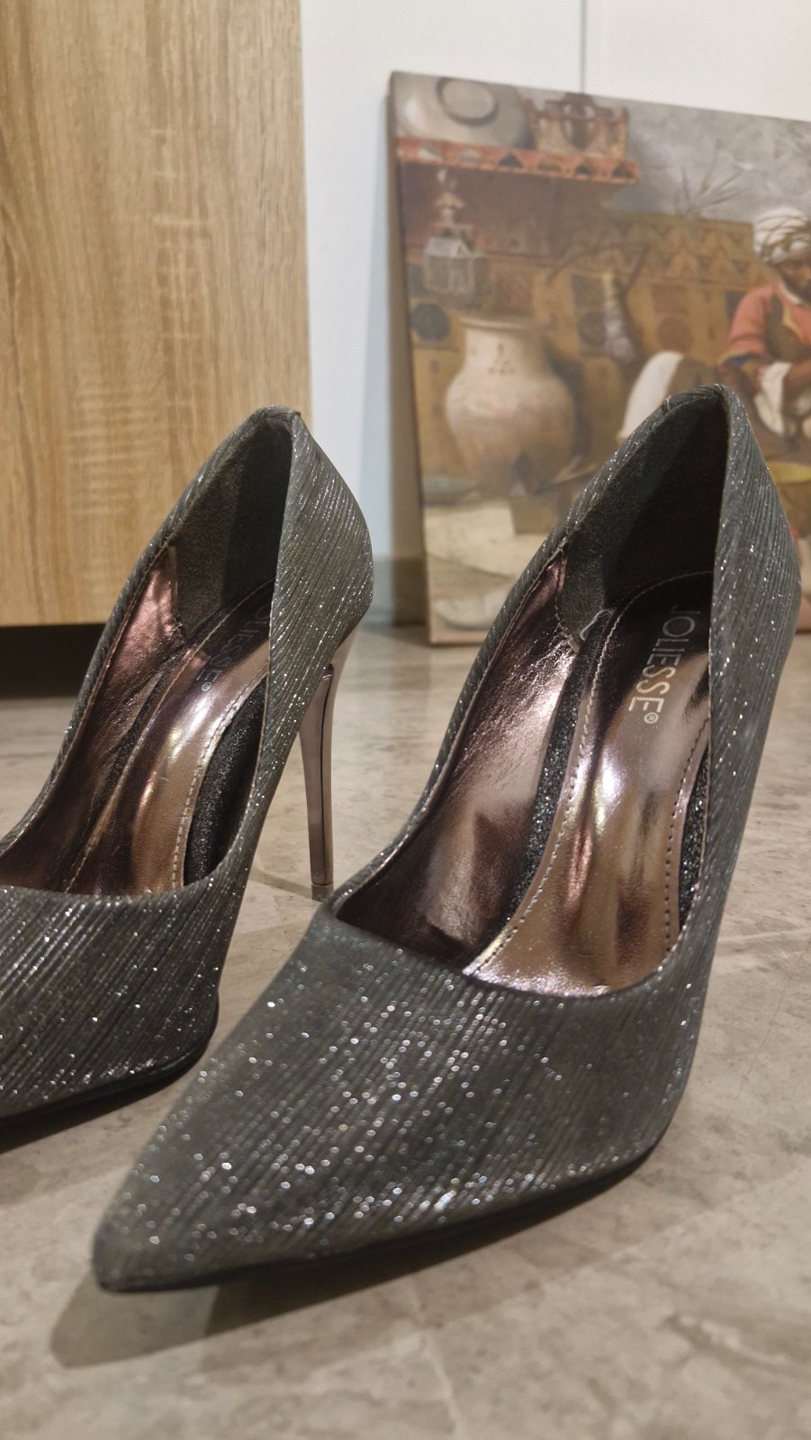 Jolis escarpins, pointure 37.