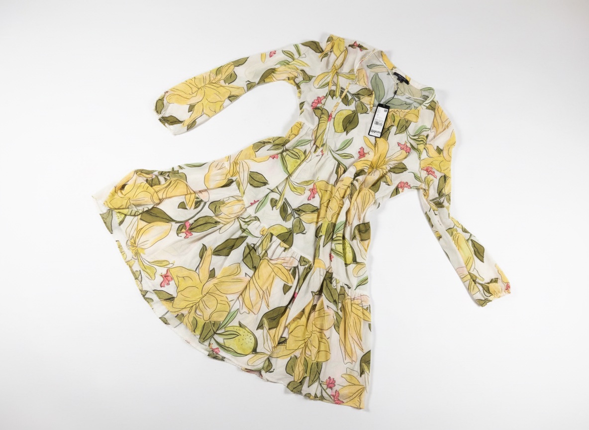  robe jaune à motifs floraux
