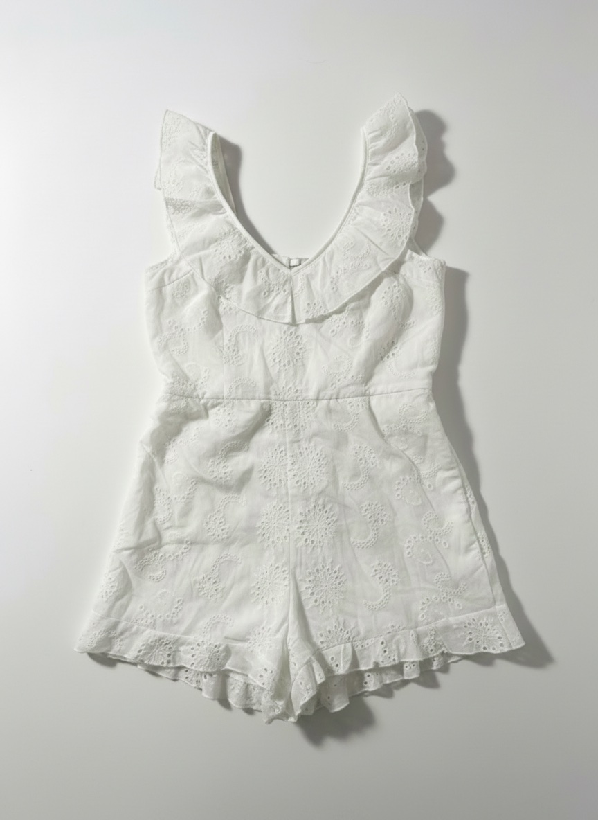 Combinaison short en broderie anglaise 