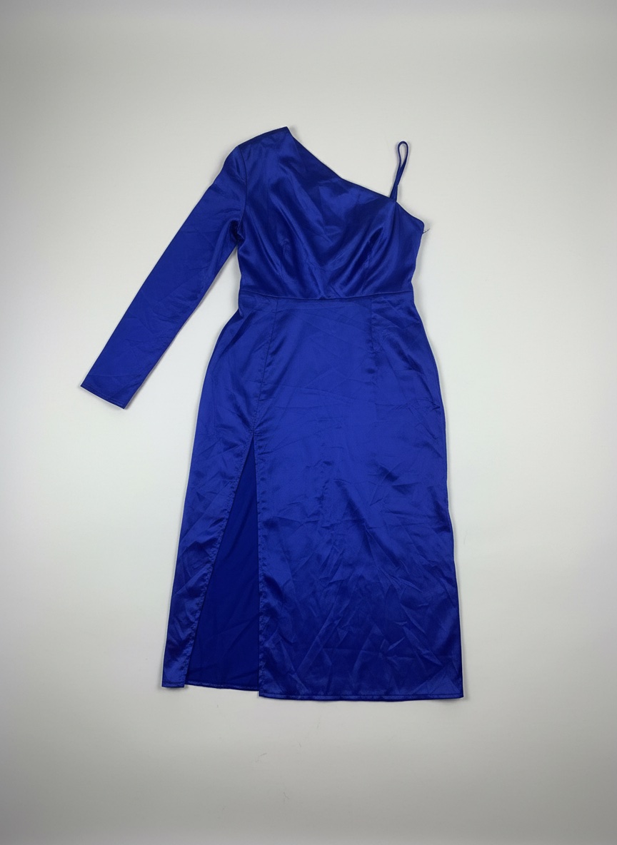 Robe satinée en bleu roi