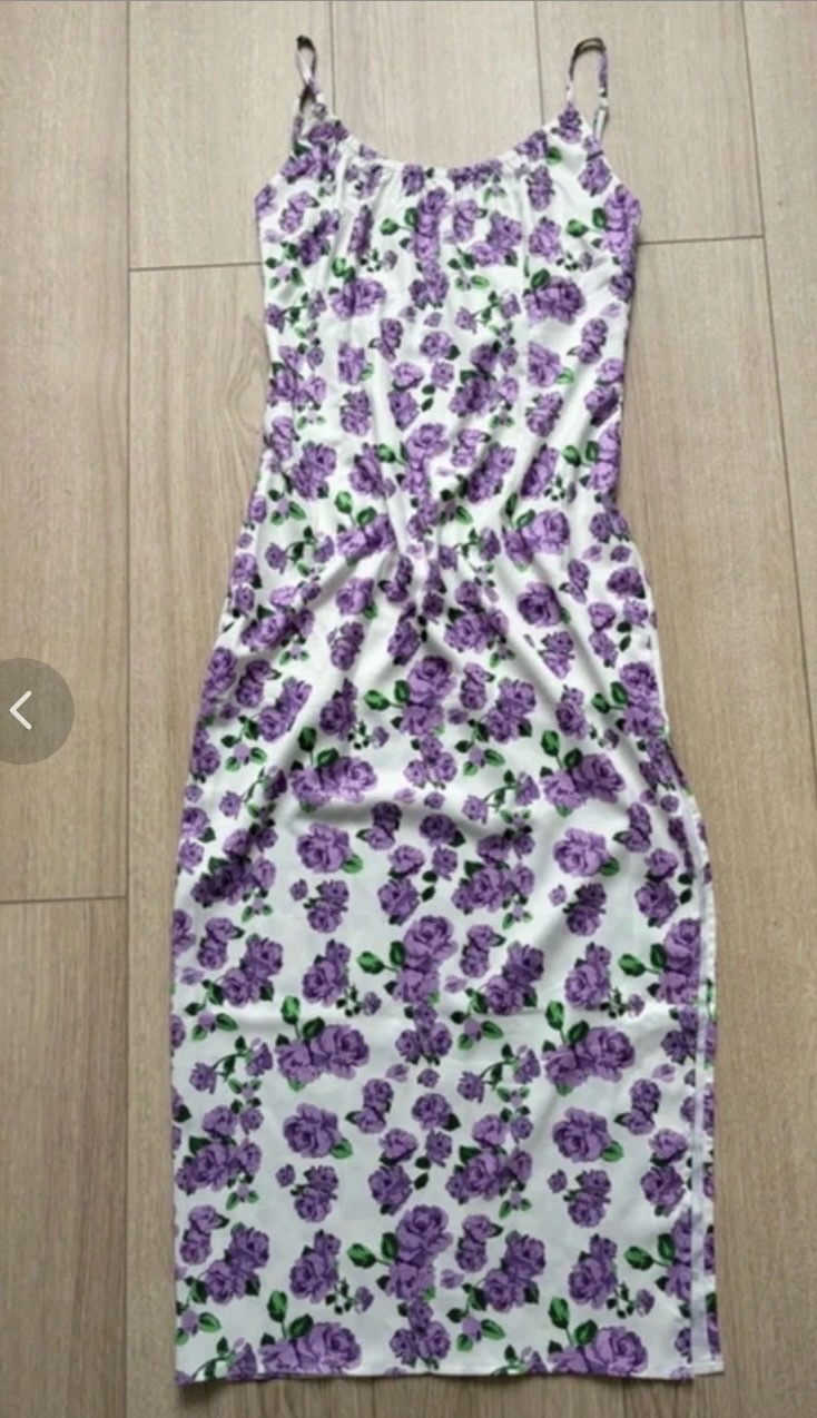 Robe avec des détails violet