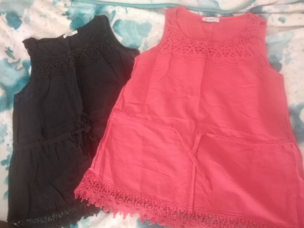 2 blouses sans manches