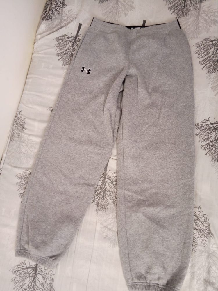 Jogging under Armour 