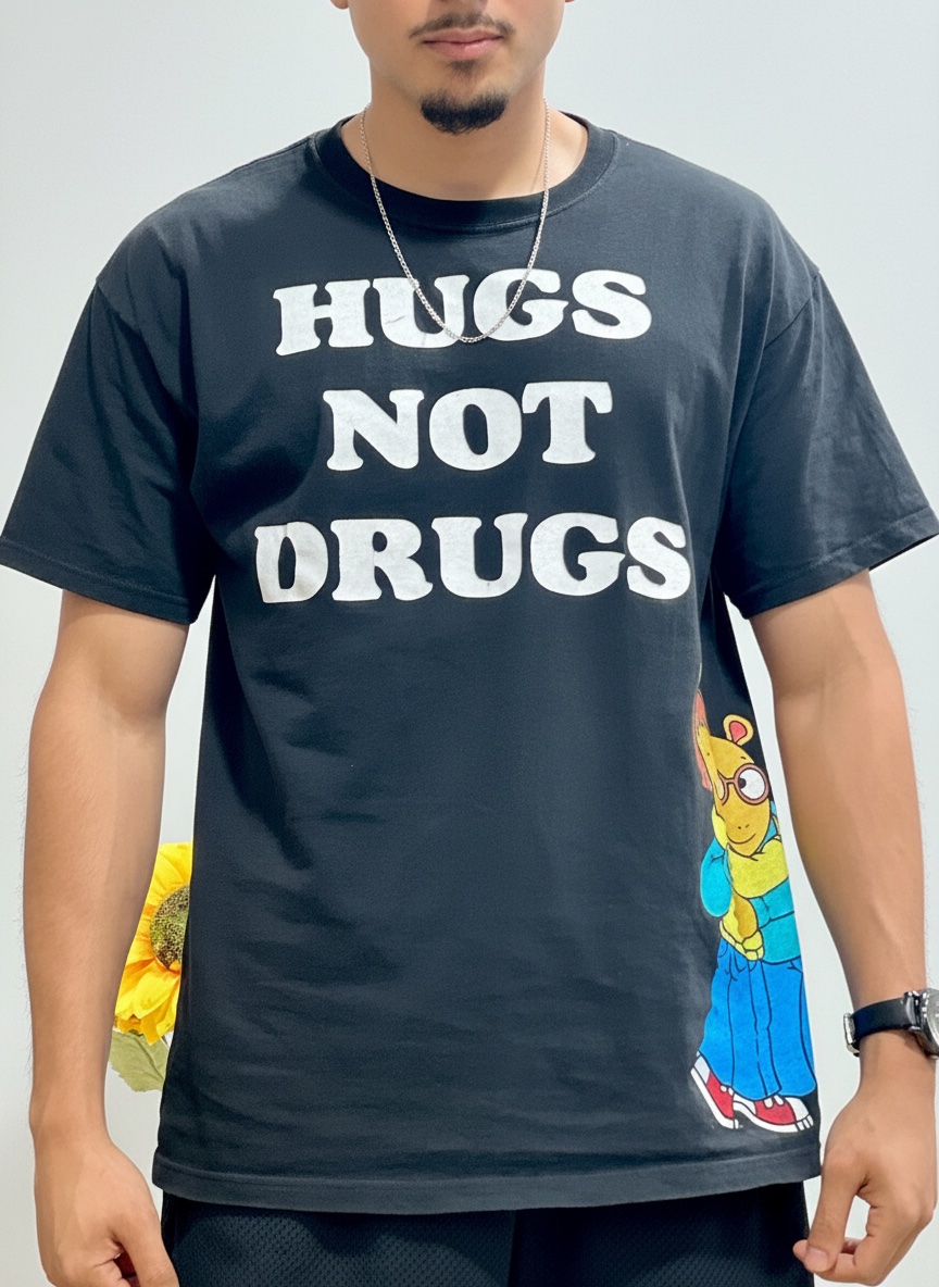 T-shirt noir "Hugs Not Drugs" – Style Vintage / Arthur 🧸✨