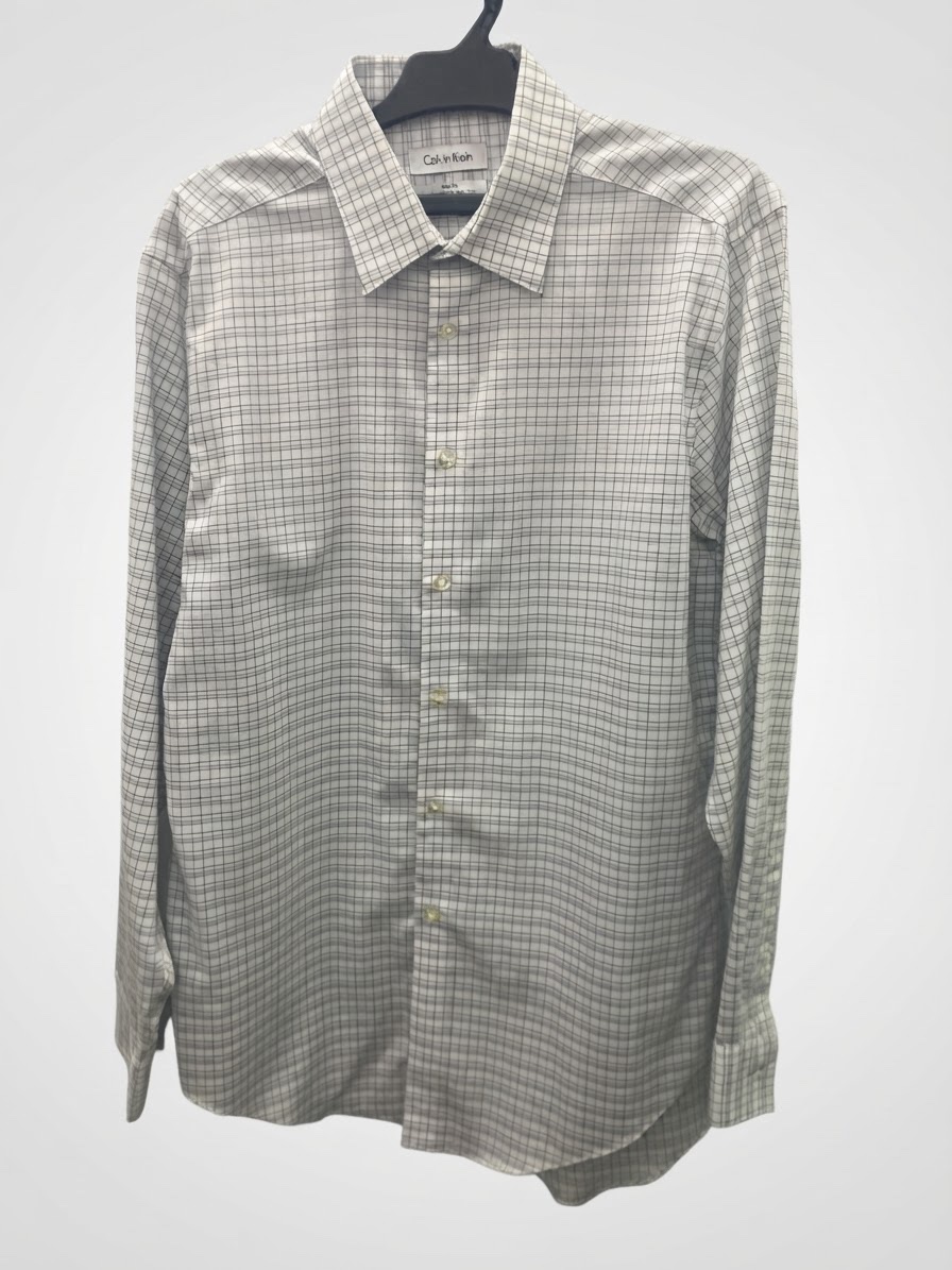 Chemise à manches longues Calvin Klein à motif à micro-carreaux (blanc, gris clair et bleu clair) avec une coupe ajustée