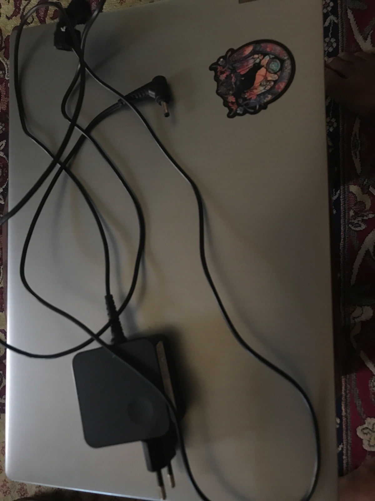 Labtop noir et gris marque Lenovo 