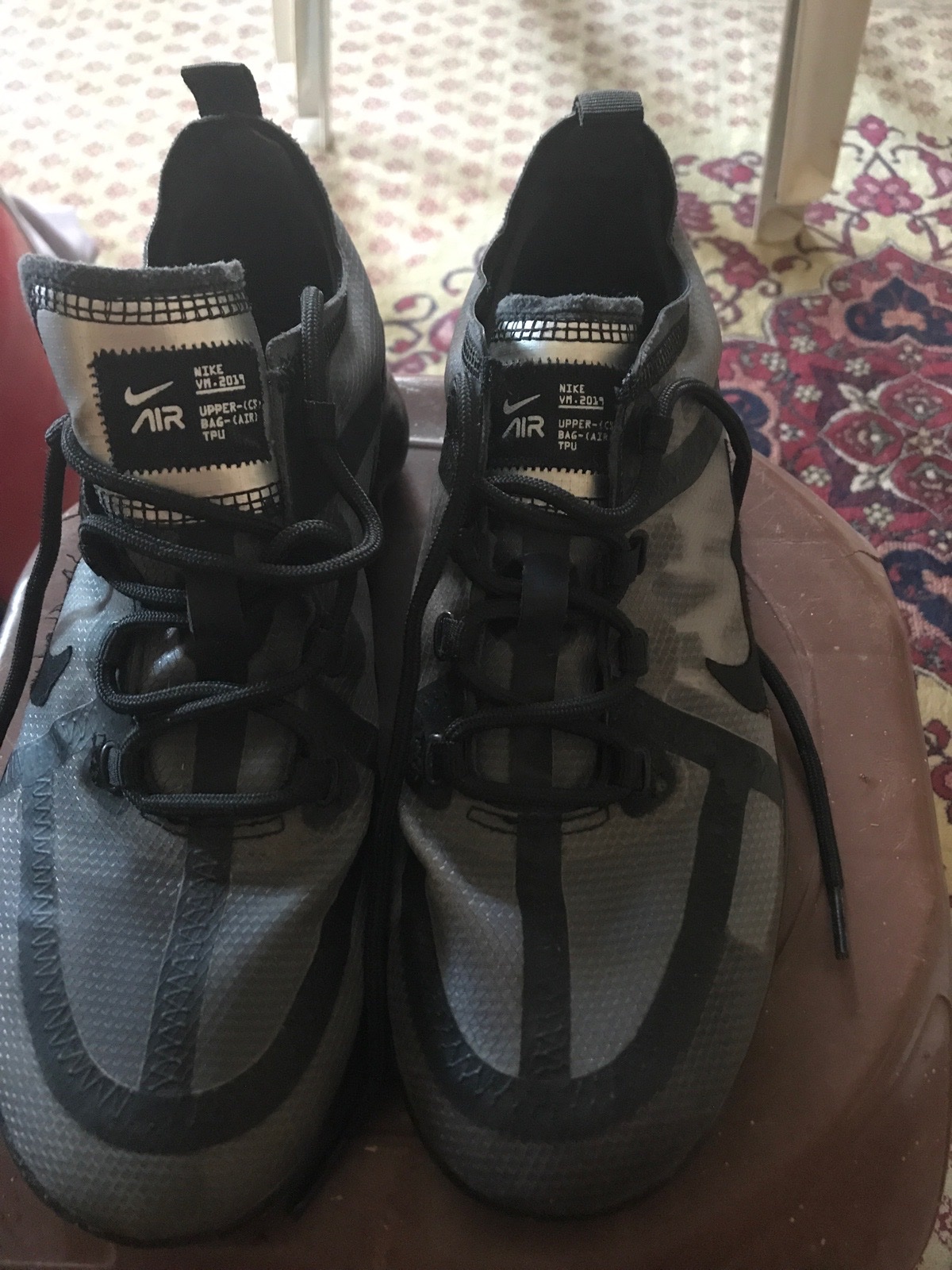 Je vend basket Nike noir et gris 