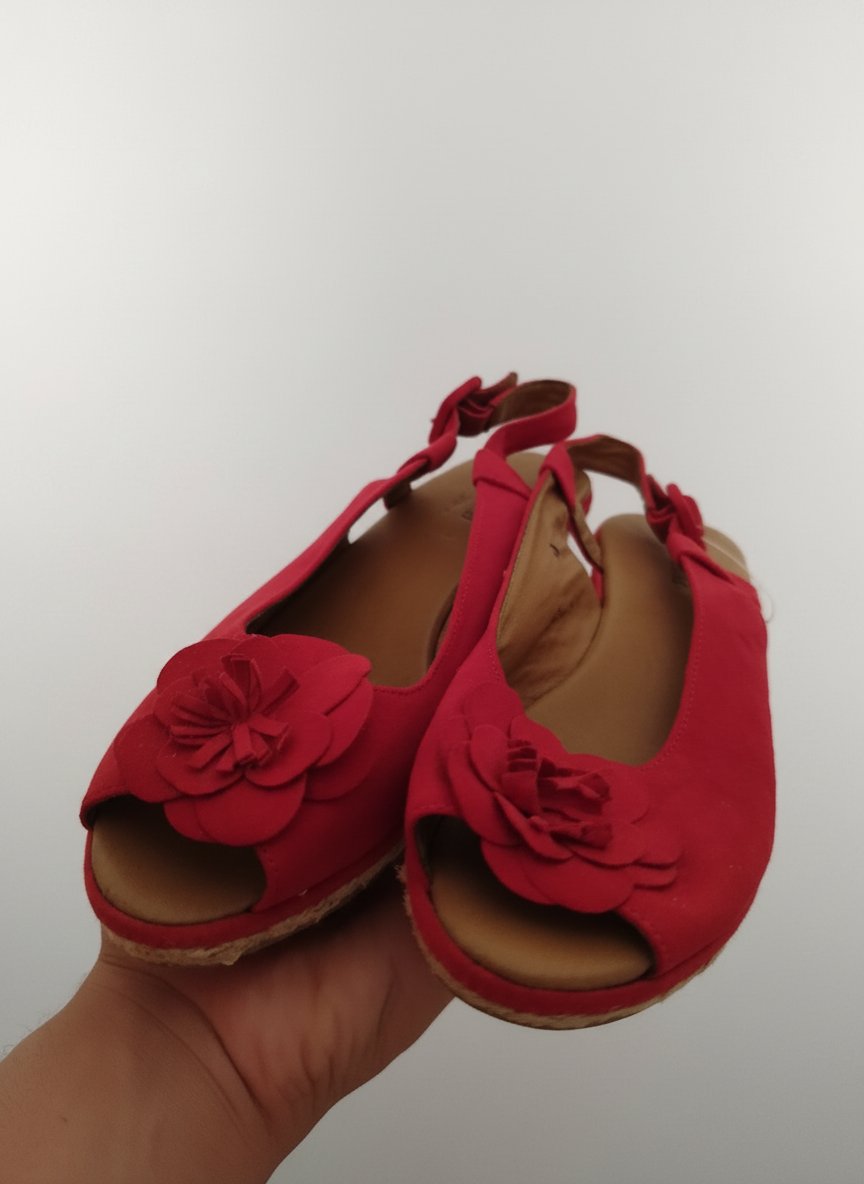 Sandales rouges à fleurs pour femme
