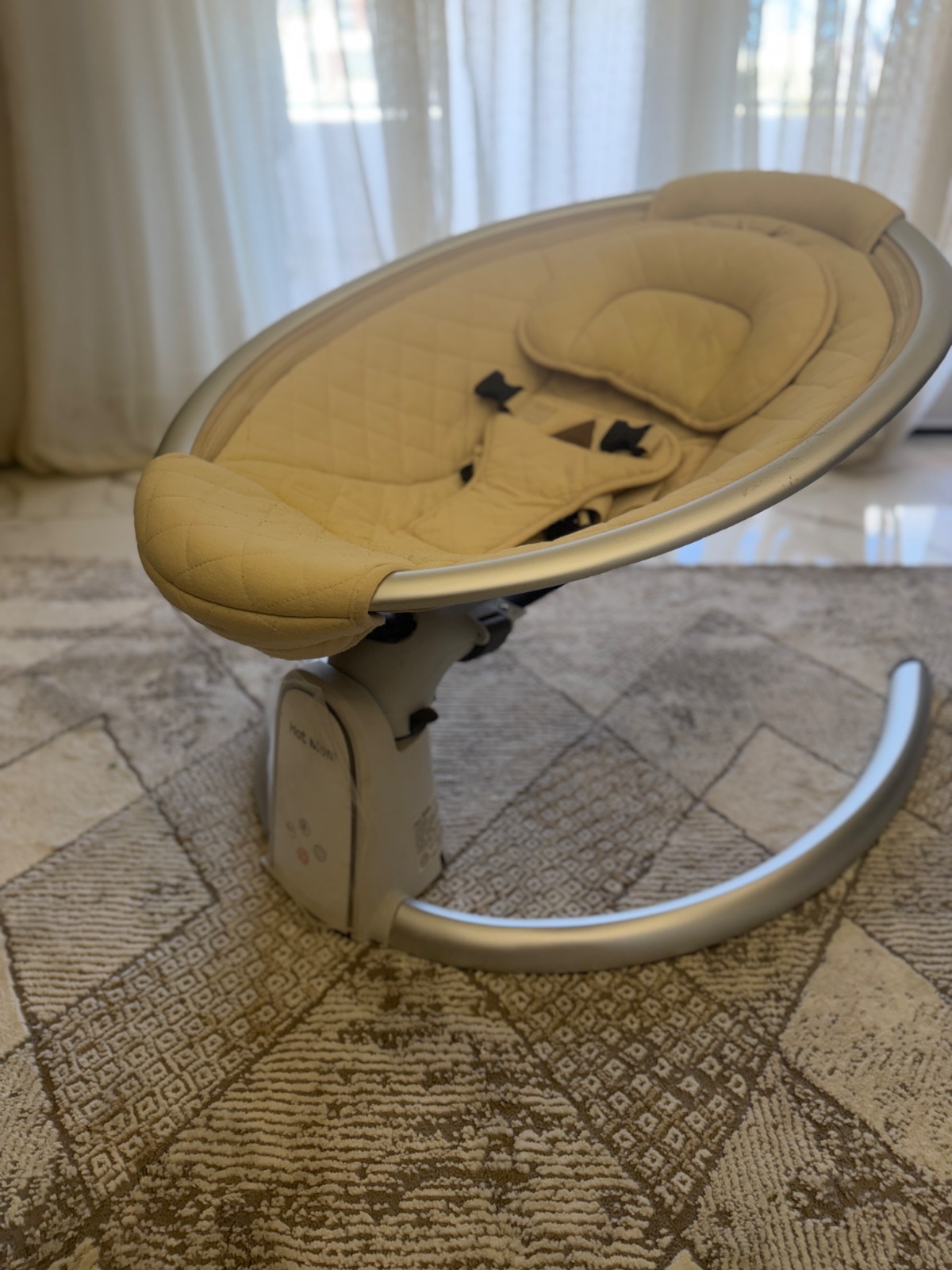 À VENDRE : Balancelle électrique bébé Hot Mom (avec sa moustiquaire) 