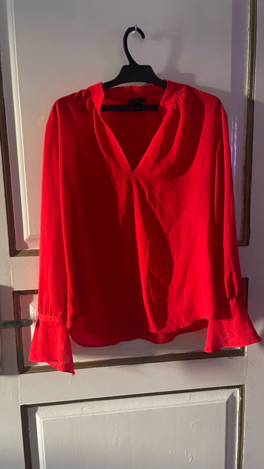 Chemise taille s et xs neufff avec les manches spus la forme du tulips 