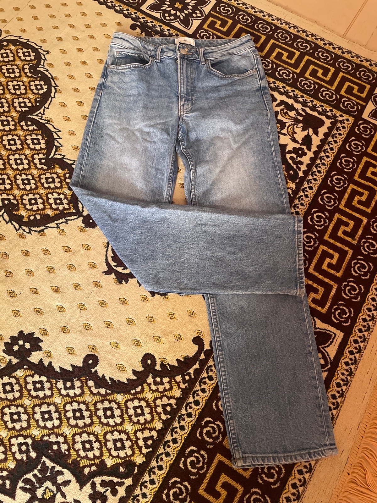 Pantalon taille M de la marque H&M Neuf. Sans l'étiquette.