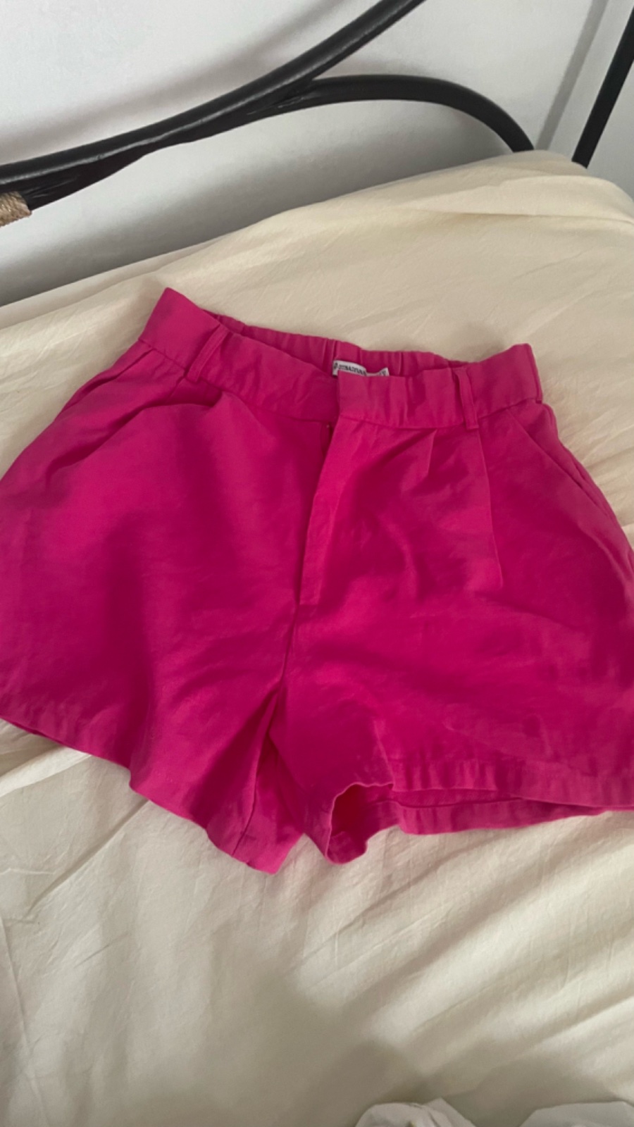 Profiter d'un code promo -20 % short de la marque Stradivarius taille34
