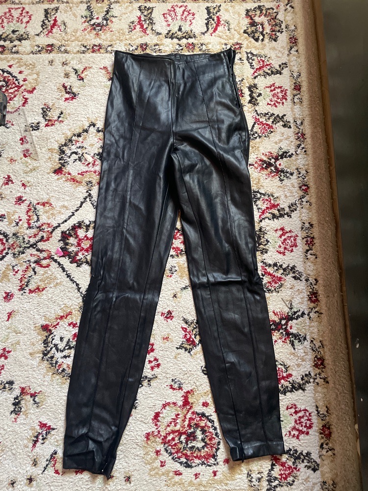 Pantalon cuir noir de la marque  zara