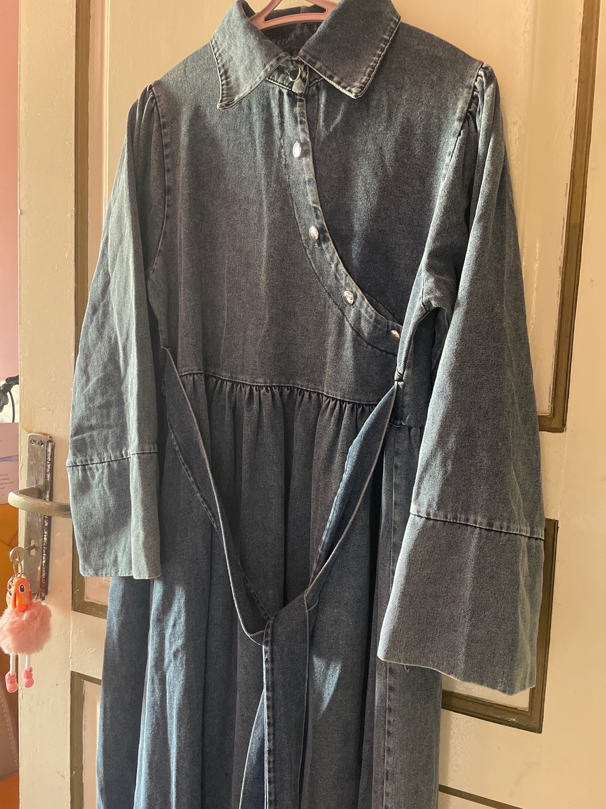 Robe en denim  neuf sans etiquette taille M 