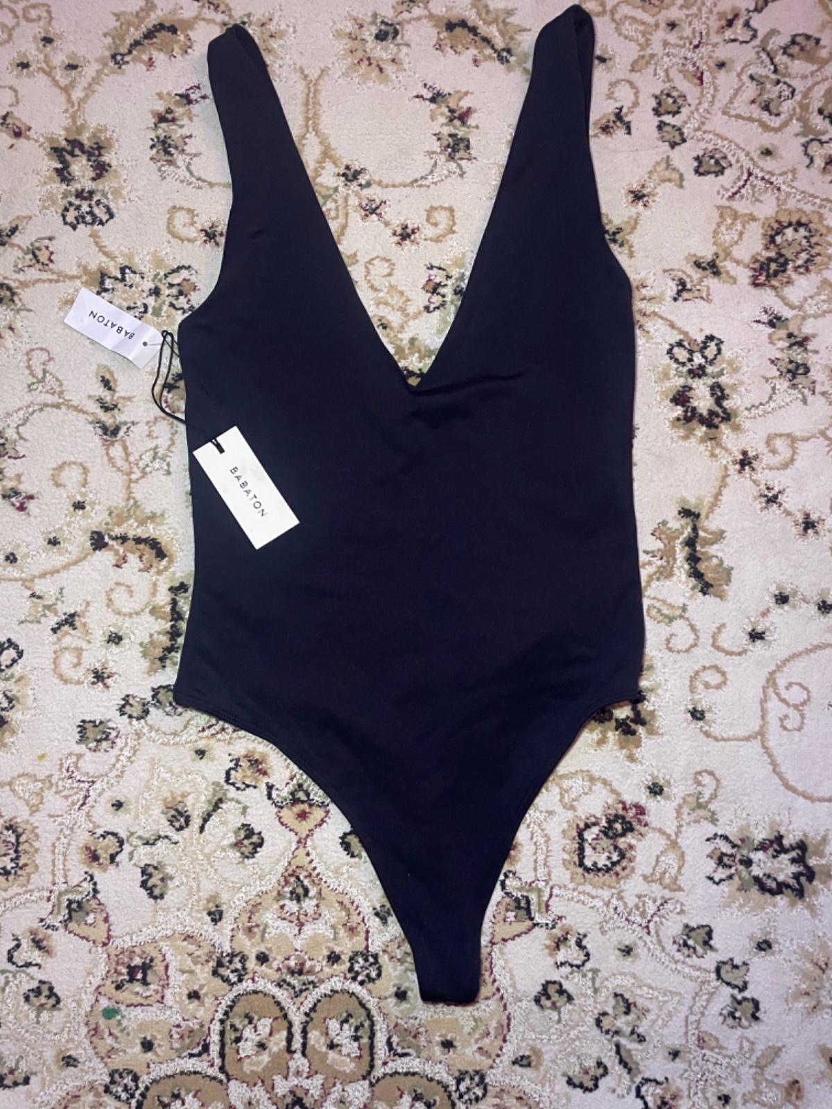 Maillot de la marque babton, neuf avec étiquette taille S  