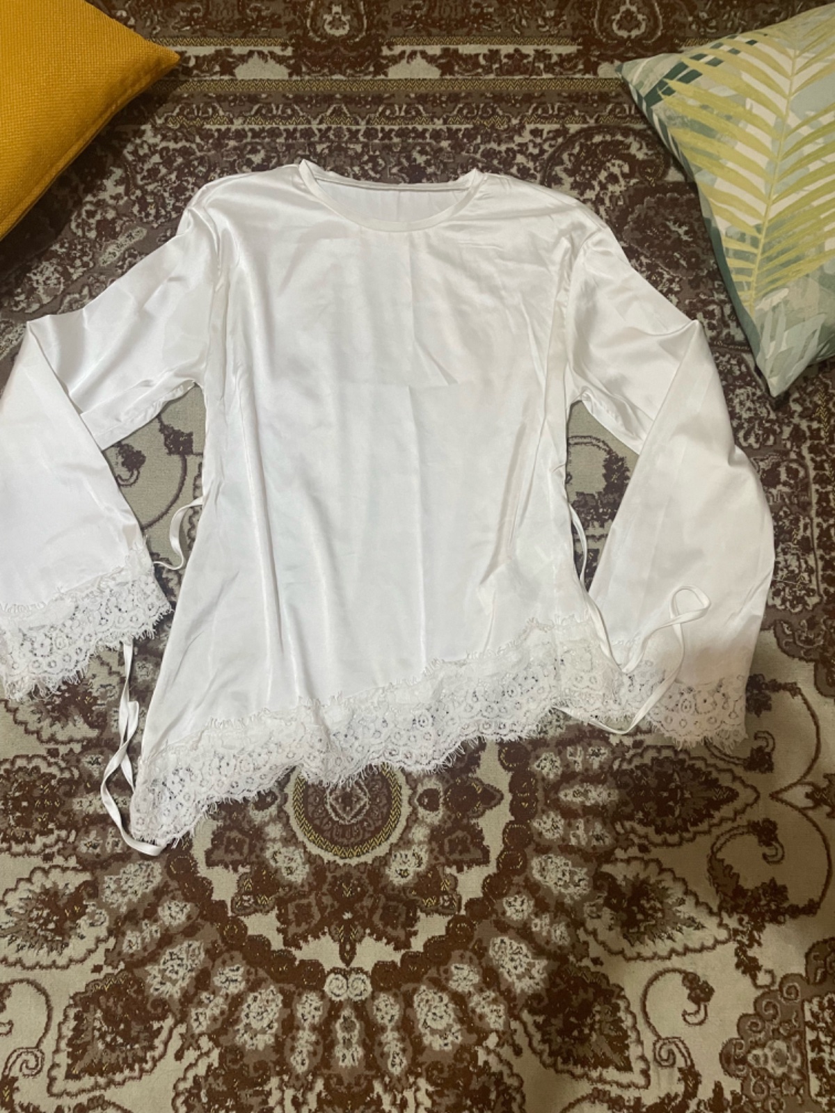 Pull avec dentelle taille s