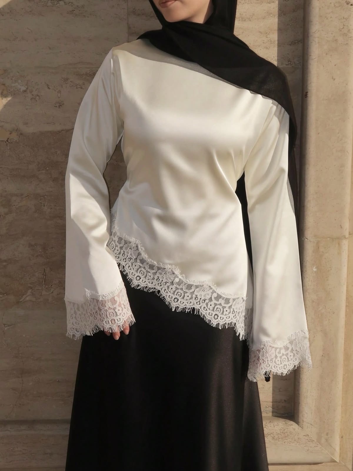 Pull en dentelle neufffff taile S/M ( ajustable ) 