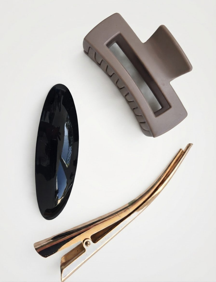 Collection de trois accessoires de coiffure 