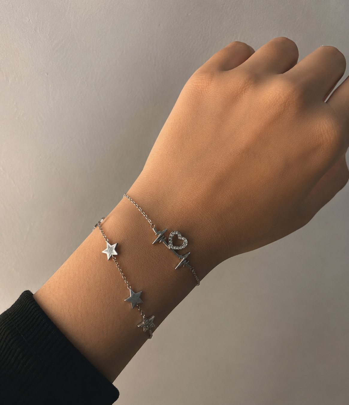 Deux magnifiques bracelets en argent fermetures à réparer 