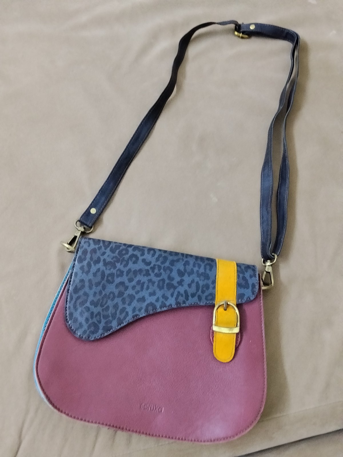Ce sac est entièrement fabriqué à la main