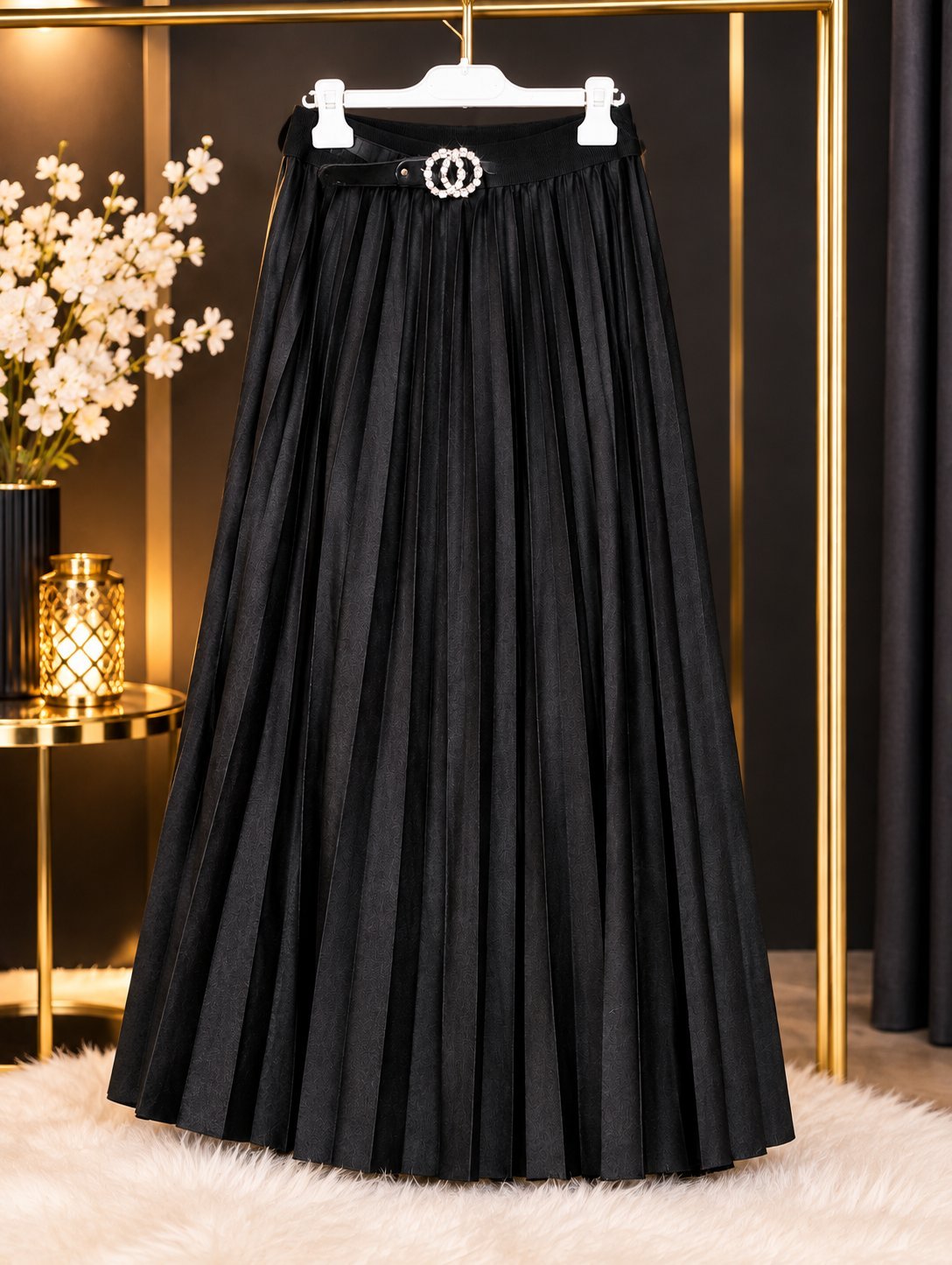 Jupe longue plissée noire avec ceinture élégante à boucle brillante 