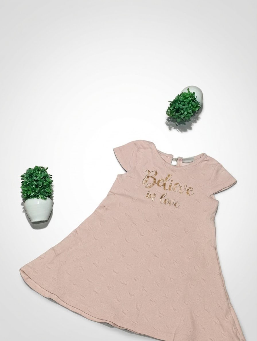 Jolie robe rose poudré pour fille avec inscription dorée « Believe in Love »