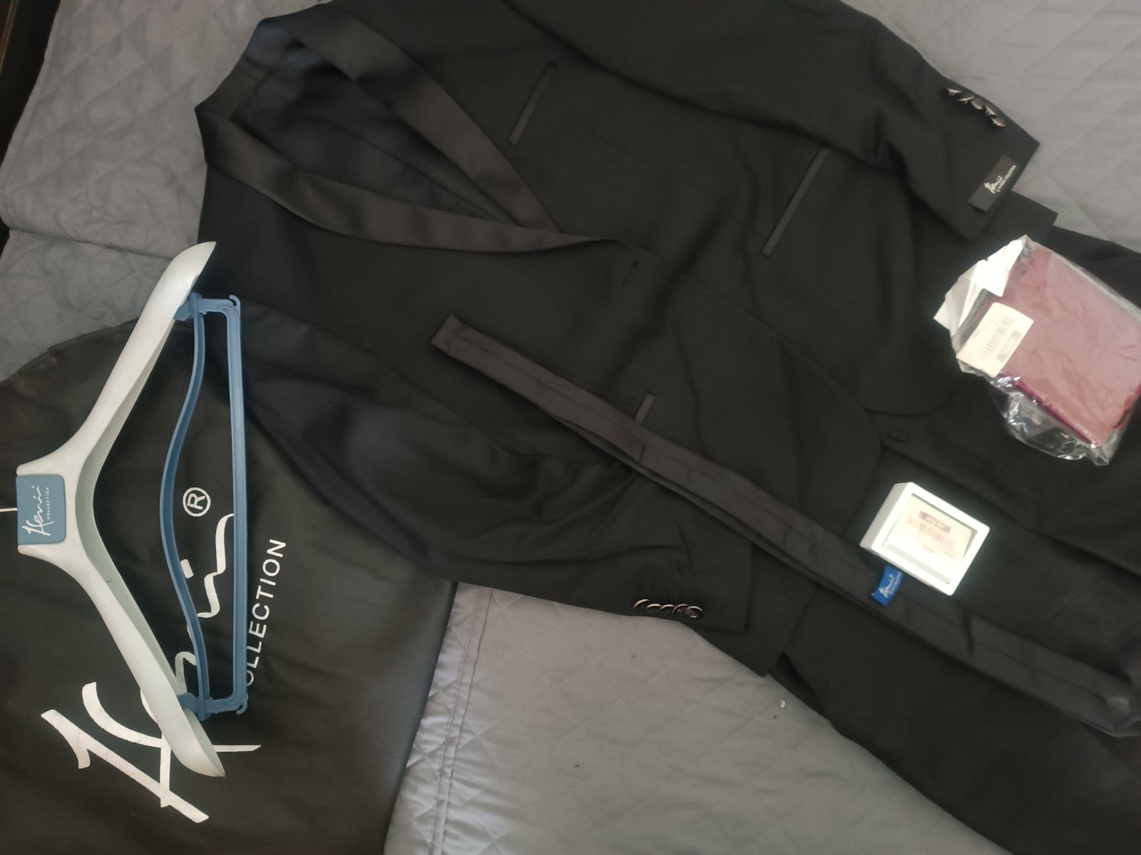 Costume HENI Collection + Accessoires – Comme Neuf